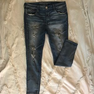 Distressed skinny jeans